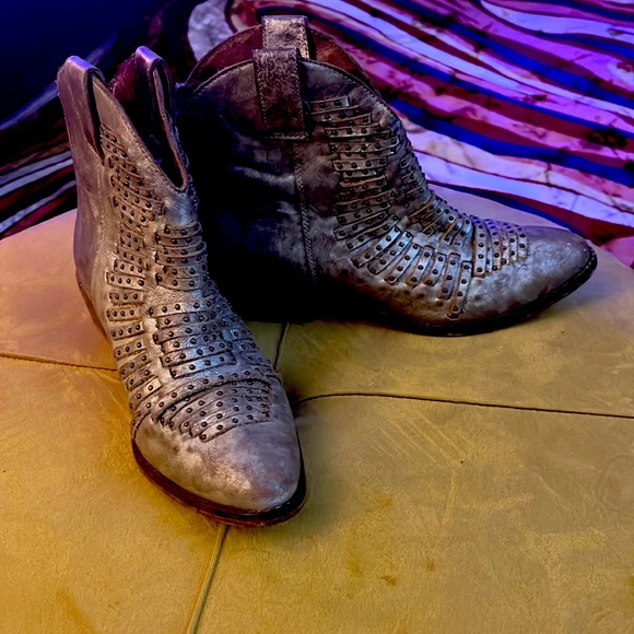 Boots - Picture 1 of 3
